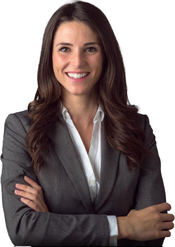 Una abogada sonriendo.